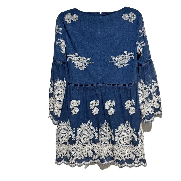 John Mark Fleur In Bloom Blouse Top Small Blue‎ White Embroidery Bell Sleeve - Picture 2 of 9